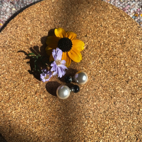 Black and white earrings - Picture 1 of 1